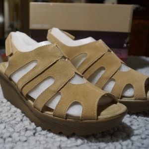 NWOT Skechers Stylin' Wedge Heel Slingbacks